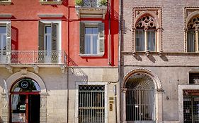 Tra Piazza Erbe E Piazza Bra Raffinata Maison